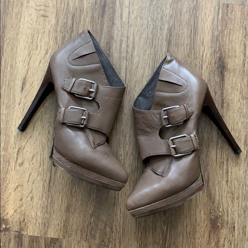 Pelle Moda Taupe Leather Heeled Booties
